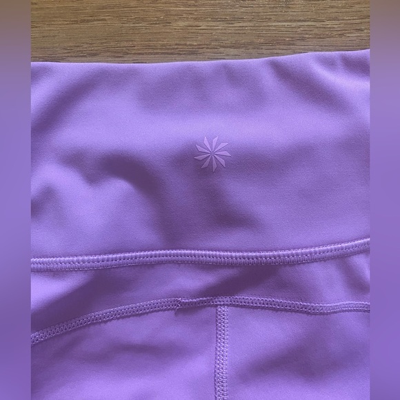 Athleta Women’s Size MP Purple Contender Laser Cut 7/8 Leggings with Zip Pockets - Picture 7 of 10